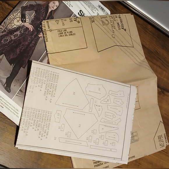 Simplicity Renaissance Womens Coat Pattern - Picture 4 of 4